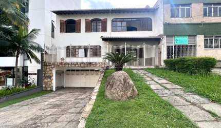 Casa duplex 5 quartos locação ou venda na Av. Rio Branco