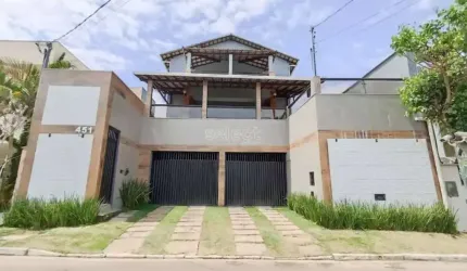 Charmosa casa duplex à venda no Cond. São Lucas no bairro São Pedro