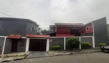 Imovel com 3 casas para investidor Bonsucesso