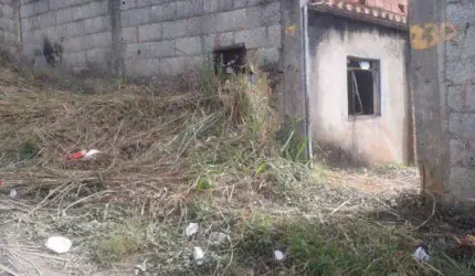 2 casas no mesmo terreno à venda, 200 m² por R$ 100.000 - Vila Esperança II - Juiz de Fora/MG