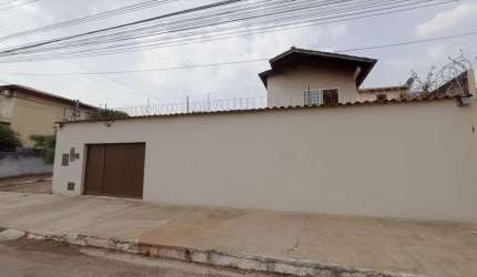 REF: Office629 Casa de esquina com 4 quartos. Área total de 440m² com 250m² de área construída, à venda por R$750.000,00. Gentil Meireles - Goiânia-GO. codigo: 15976