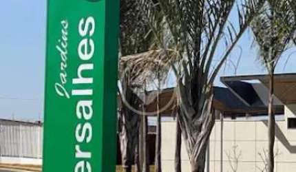 Terreno à venda no Jardins versalhes, em Aparecida de Goiânia-GO. codigo: 113869
