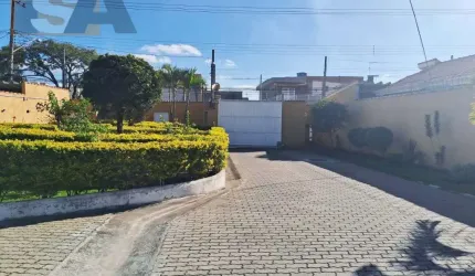 Casa térrea com 3 quartos, quintal; 3 vagas; dentro de condomínio em Suzano/SP.