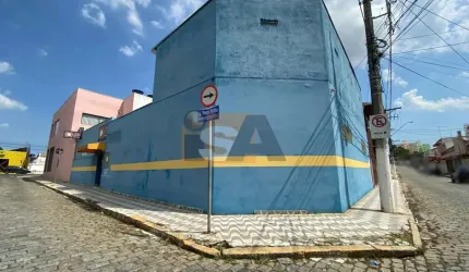Prédio Comercial; próximo ao centro de Suzano; com 8 salas; refeitório; pátio; banheiros.