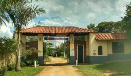 Sobrado com 4 quartos, sendo 1 suíte; 4 vagas; piscina; dentro de condomínio em Suzano/SP.