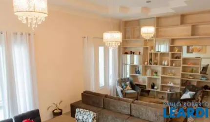 CASA ASSOBRADADA - VILA CAMPESINA - SP