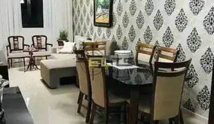 Amplo Apartamento com terraço, mobiliado, de 02 dormitórios, no Centro de Florianópolis.