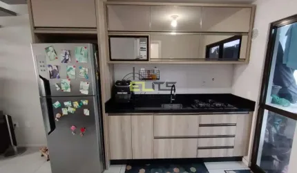 Sobrado à venda, de 2 dormitórios, com sacada no Sertão do Maruim, em São José/SC