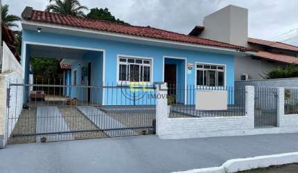 Casa à venda, com 3 dormitórios (1 suíte), edícula, churrasqueira no Pagani, em Palhoça/SC