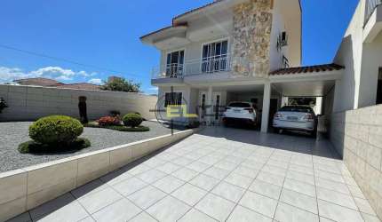 Casa à venda, com 3 dormitórios (sendo 1 suíte), 2 sacadas no Centro, em Palhoça/SC