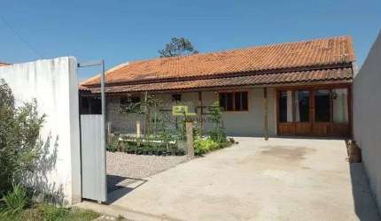 Casa à venda, de 2 dormitórios, varanda com churrasqueira na Passagem do maciambu, em Palhoça/SC
