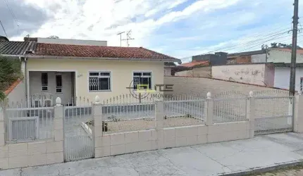 Vende-se 2 casas no mesmo terreno no Bairro Areias/São José.