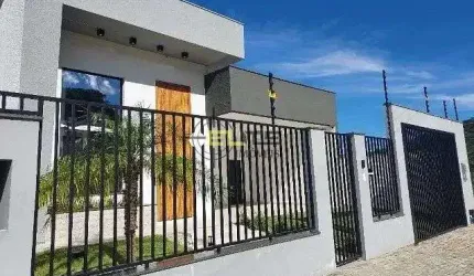 Casa à venda, de 3 dormitórios, mobiliada, com área gourmet e piscina no São Sebastião, em Palhoça/