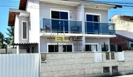 Sobrado com Piscina, de 2 dormitórios(1 suíte) na Barra do Aririú/Palhoça.