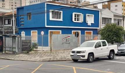 Sobrado para venda com 260m² de terreno no Centro de Curitiba - SO374
