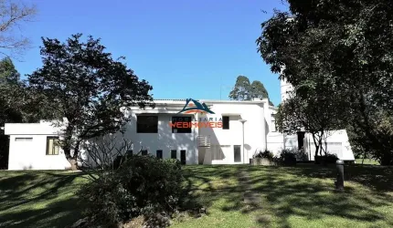 Luxuosa mansão de 5 suítes em condomínio exclusivo em Carapicuíba-SP, Chácara de La Rocca - 804m², 3 salas, 8 banheiros, 4 vagas.