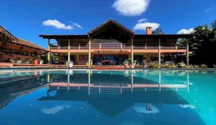 Imponente mansão de 5 quartos na Granja Viana: viva o luxo em um condomínio exclusivo em Cotia-SP!