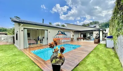 Casa à venda em Cotia-SP, Chácara Eliana: 3 quartos, 3 suítes, 3 salas, 3 vagas, 277,47m². Confira!