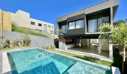 Imponente casa em condomínio à venda em Cotia-SP, no bairro Paisagem Renoir: 4 quartos, 3 suítes, 3 salas, 4 banheiros, 6 vagas, 393,53 m².