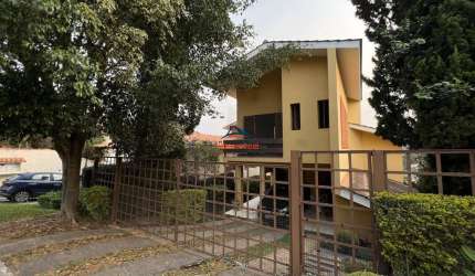 Imperdível oportunidade: Casa de alto padrão em condomínio San Diego Park, Cotia-SP! 3 quartos, 3 suítes, 3 salas, 3 banheiros, 2 vagas, 324m². Venha conferir!