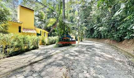 Casa em Condomínio de Luxo em Taboão da Serra-SP: 3 Quartos, 1 Suíte, 4 Salas e 485,50m² - Venda ou Locação no Jardim Três Marias