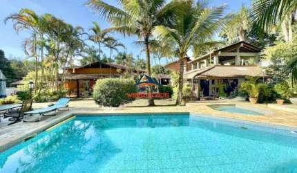 Luxuosa casa em condomínio à venda em Carapicuíba-SP, Chácara Vale do Rio Cotia: 3 quartos, 3 suítes, 5 salas, 4 banheiros, 11 vagas, 503m².