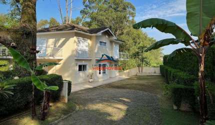 Casa de Luxo à Venda ou Locação em Condomínio na Chácara Santa Lúcia, Carapicuíba-SP: 4 Quartos, 2 Suítes, 3 Salas, 5 Banheiros, 4 Vagas, 380m².