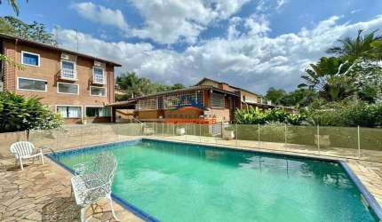 Imóvel de luxo em condomínio exclusivo em Cotia-SP: Casa com 5 suítes, 4 salas e 650m² de área privativa!