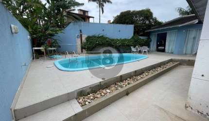 Casa 3 quartos e 2 vagas 1 km da UFSC
