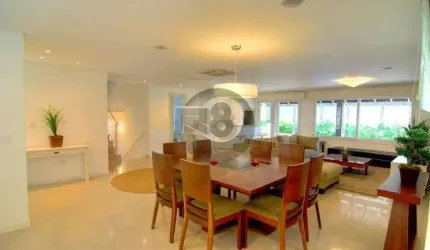 Casa em Condomínio com 6 suítes, 350m² privativos