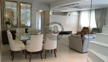 Ampla Cobertura,  linda, reformada e com vista mar