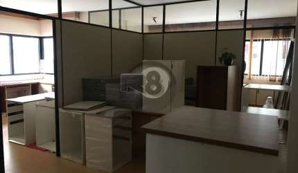 Sala comercial no coração do centro de FLN