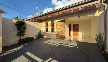 Casa para locação em Americana-SP, Jardim Glória: 3 quartos, 1 suíte, 3 salas, 2 banheiros, 2 vagas de garagem, 188m²!