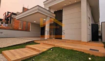 Casa de Luxo no Condomínio em Engenho Velho, Nova Odessa-SP: 3 quartos, 1 suíte, 3 banheiros, 4 vagas de garagem, 185m².