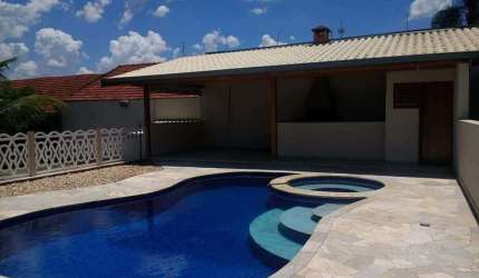 Casa de alto padrão com 3 quartos na Vila Cordenonsi, Americana-SP: 1 suíte, 3 salas, 2 banheiros, 2 vagas de garagem, 456m².
