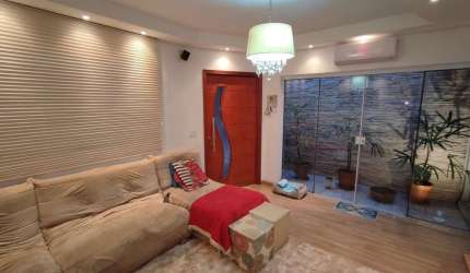 Imperdível: Casa à venda em Americana-SP, na Vila Mariana, com 3 quartos, 1 suíte, 2 salas, 1 banheiro, 2 vagas de garagem e 160m²!