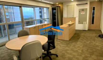 Sala comercial mobiliada 148m² no Edifício Icon Alphaville.
