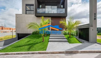 Casa Nova com 486m² em um dos Melhores Condomínios - Granja Viana.