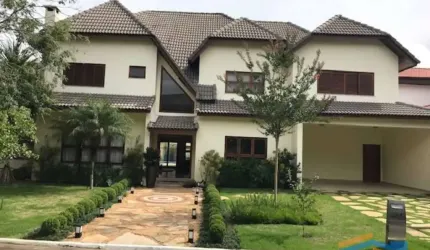 Excelente Casa em Condomínio na Aldeia da Serra no Morada dos Pássaros.