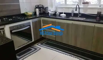 Lindo sobrado 03 dormitórios (1 suíte) rico em armários e espaço gourmet