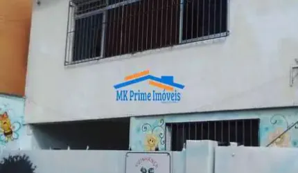 Excelente Casa Assobradada com 3 Dormitórios e 4 Vagas no Jd das Flores.