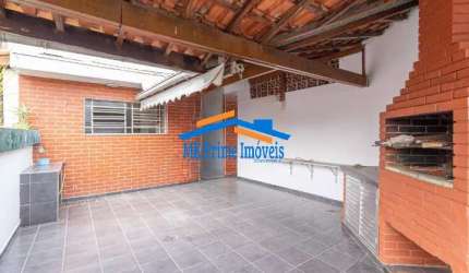Sobrado com 3 Dormitórios com Armários sendo um Suíte e 2 Vagas de Garagem.