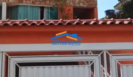 Lindo Sobrado com 4 Dormitórios sendo 2 Suítes e 5 Vagas de Garagem.