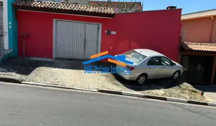 Casa Térrea de 250m² com 3 Dormitórios, Edícula e Garagem para 5 Carros.