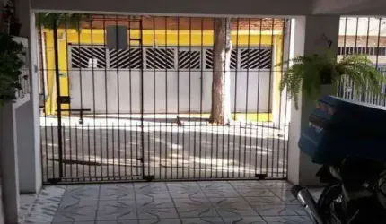 Ótima Casa Térrea com 2 Dormitórios e 2 Vagas de Garagem.