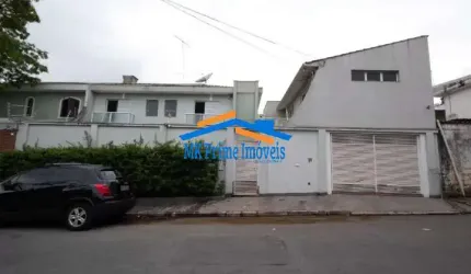 Excelente Sobrado com 3 Dormitórios sendo 2 Suítes e 3 Vagas de Garagem.