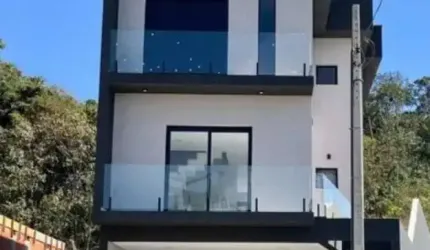 Magnífico Sobrado novo com 4 suítes no Terra Nobre Granja Vianna