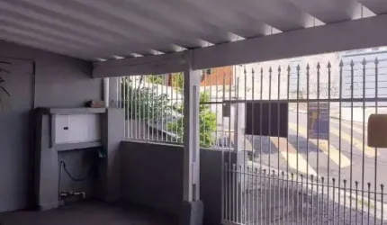 Oportunidade no Jardim das Flores: 2 Casas com 3 Dormitórios e 2 Vagas.