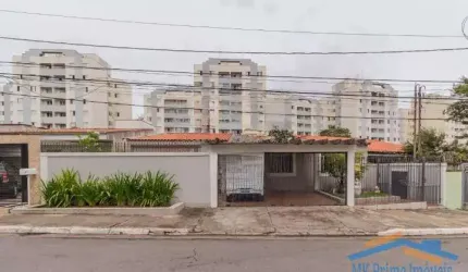 Ótima Casa Térrea com 3 Dormitórios e 3 Vagas de Garagem.