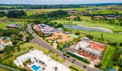 Casa em condomínio com 3.200m² sendo 5 dormitórios na Fazenda da Grama